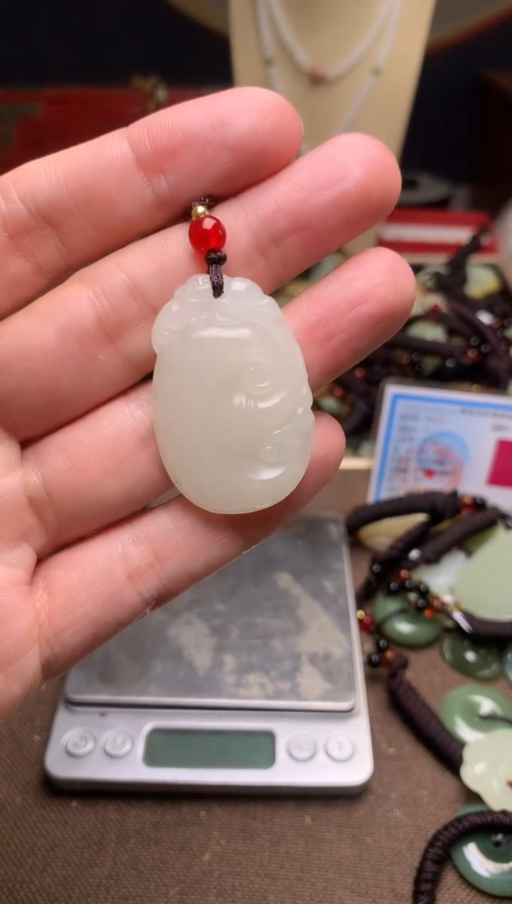 玉新疆料青海料清水吊坠