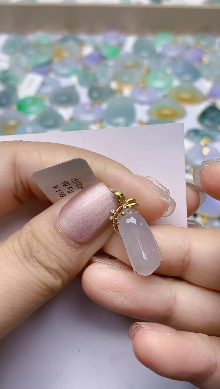 翡翠18K金镶嵌颈饰天然缅甸A货翡翠