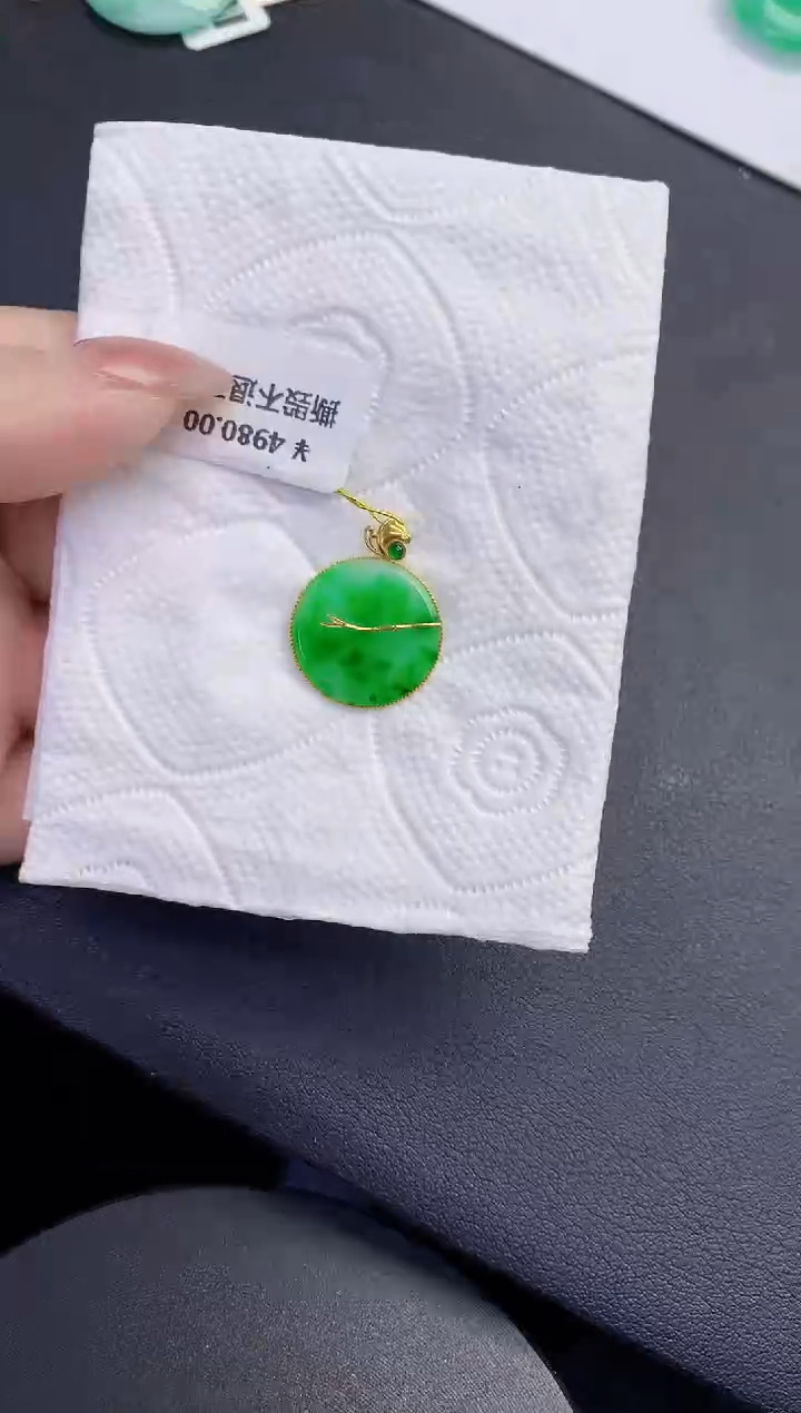 颈饰18K金镶嵌翡翠缅甸天然翡翠a货