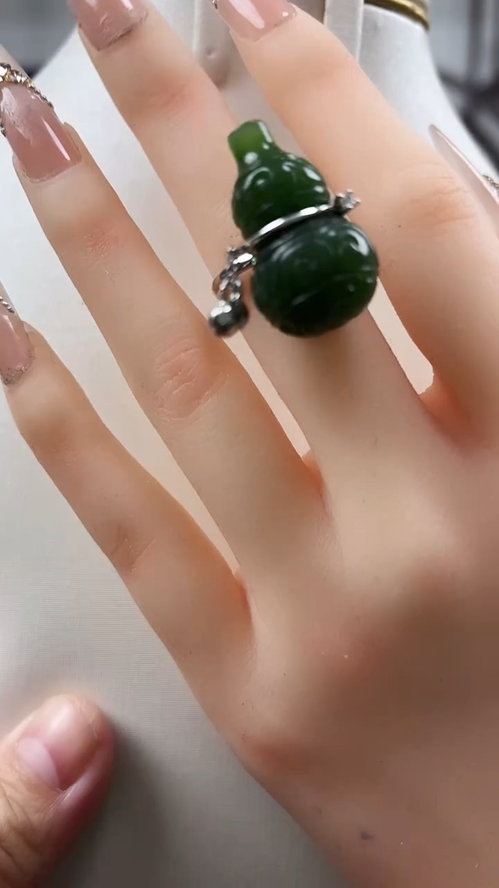 颈饰未镶嵌和田玉葫芦戒指