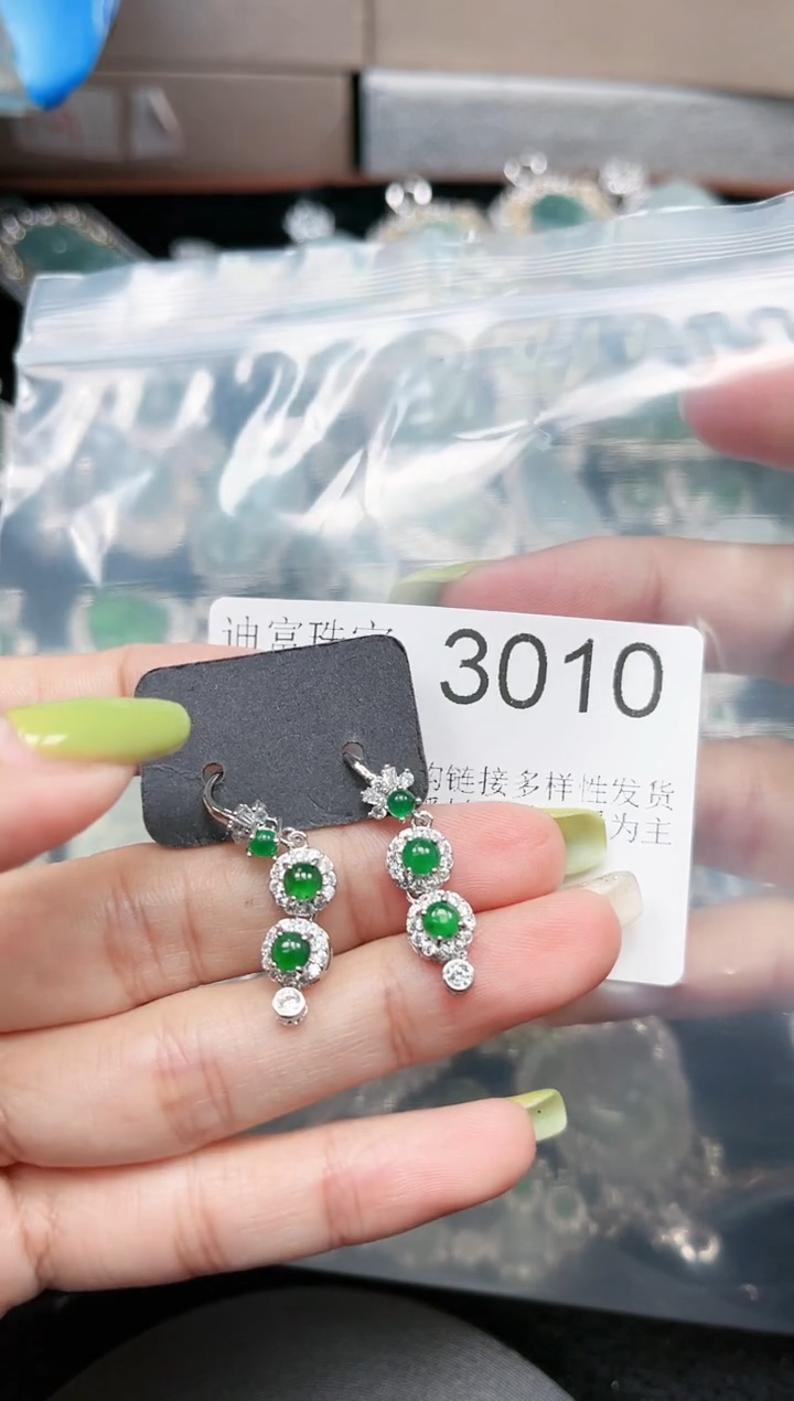 【闪购商品】翡翠颈饰未镶嵌3010赠皮绳