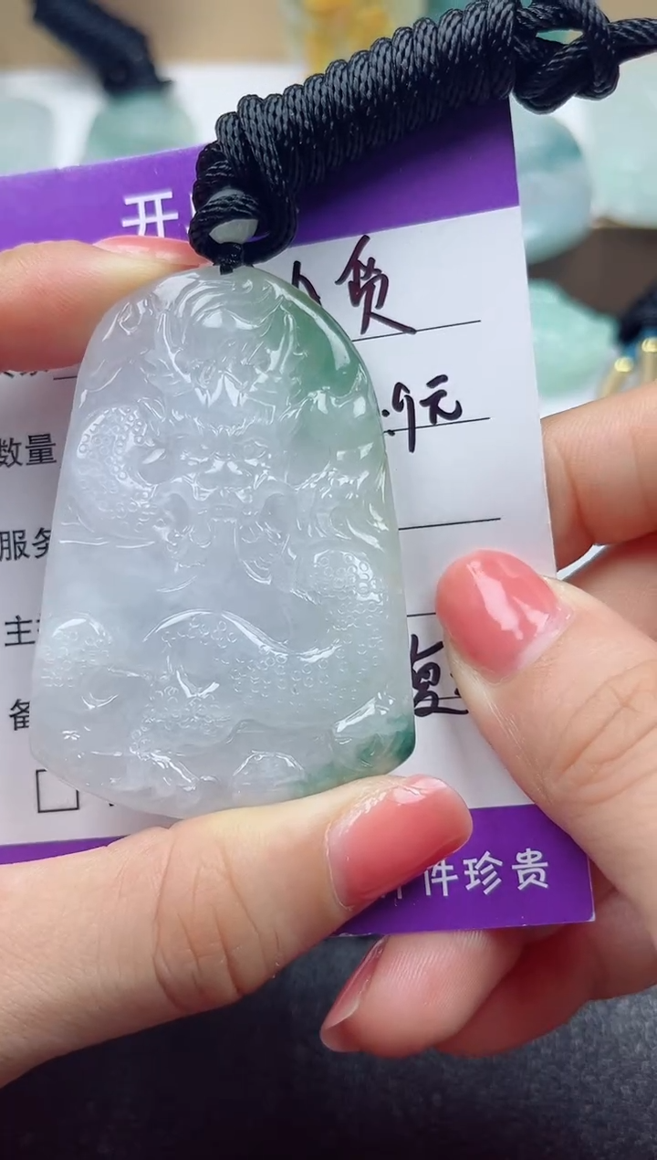 颈饰未镶嵌翡翠          