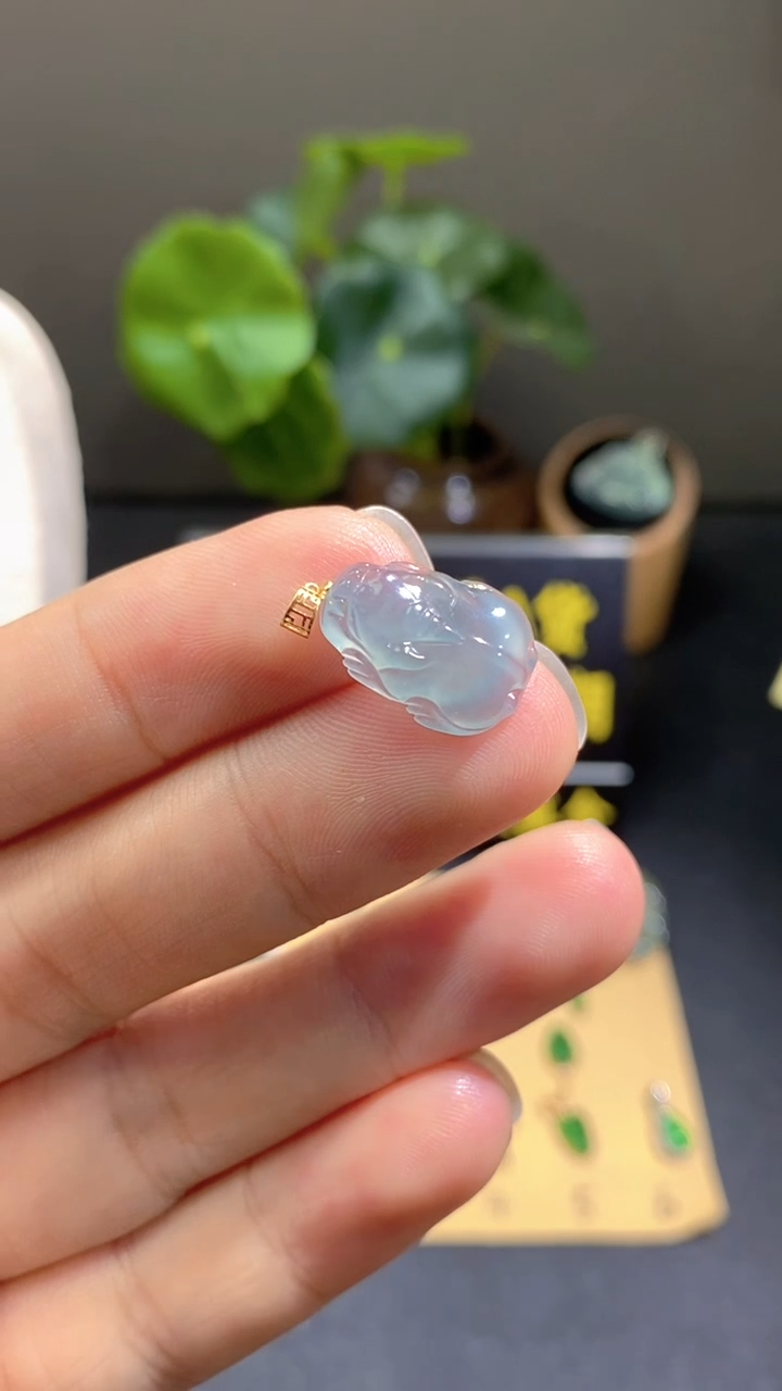 颈饰18K金镶嵌翡翠天然A货