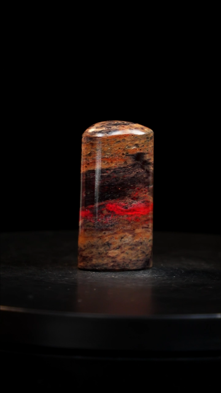 昌化石刘关张鸡血石