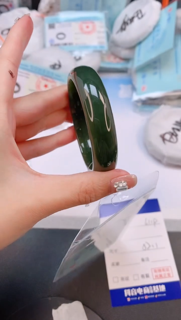 未镶嵌手镯和田玉1L119-52