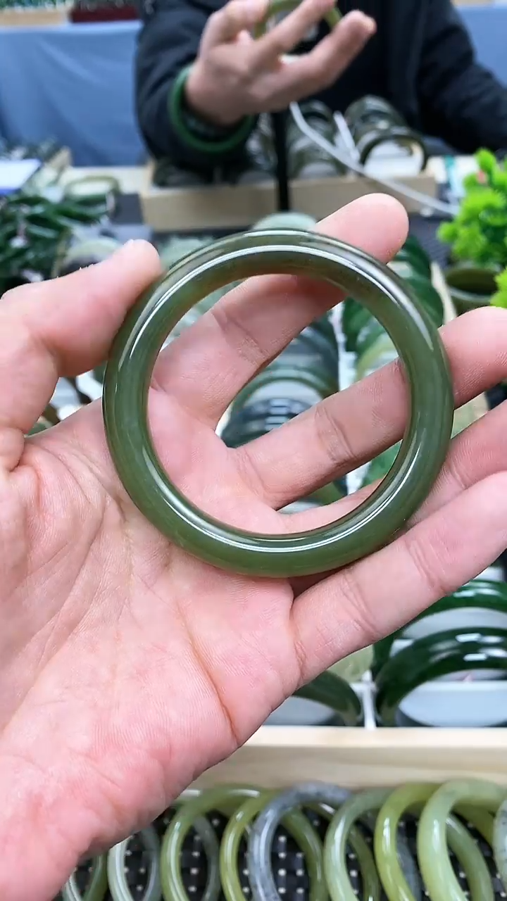 【闪购商品】和田玉手镯未镶嵌55