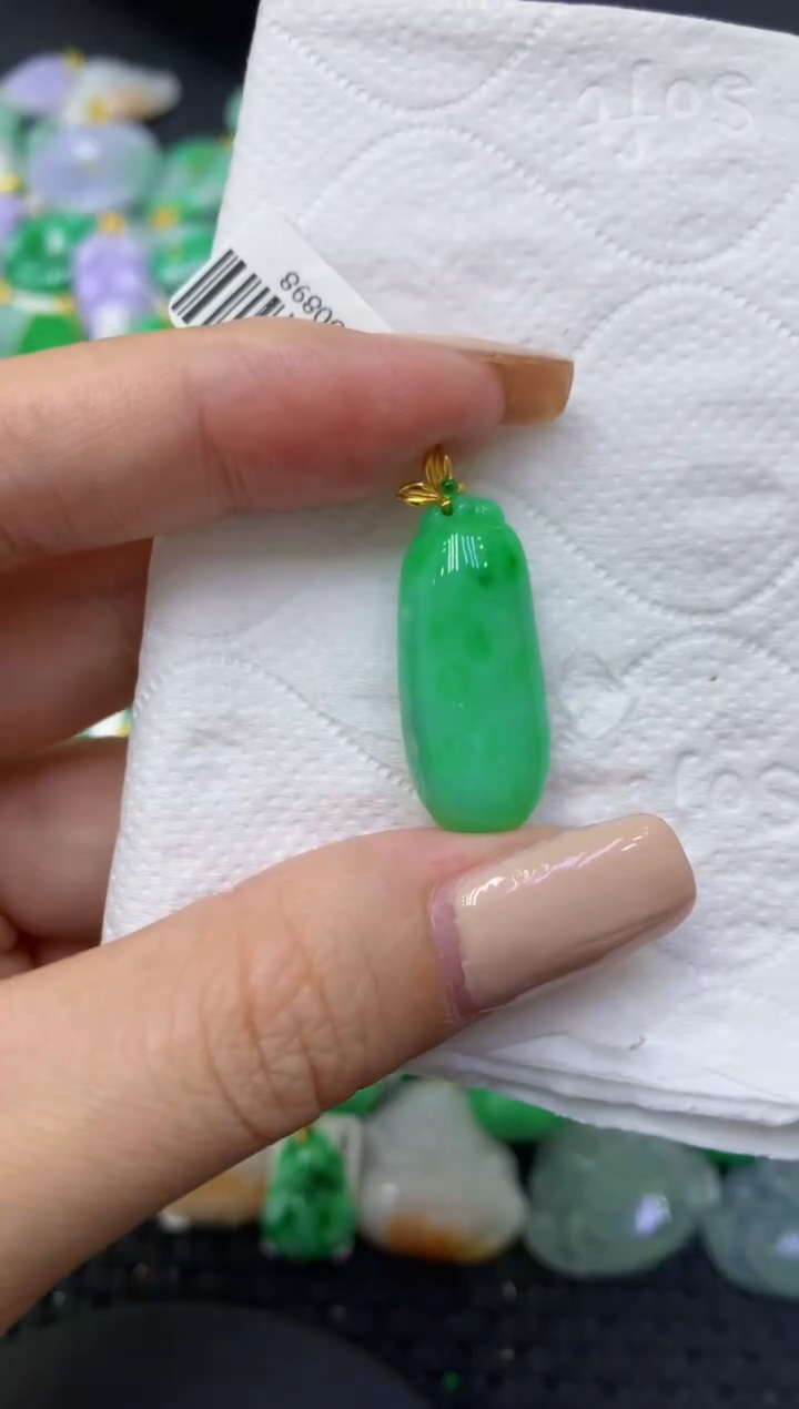 颈饰18K金镶嵌翡翠天然缅甸翡翠A货