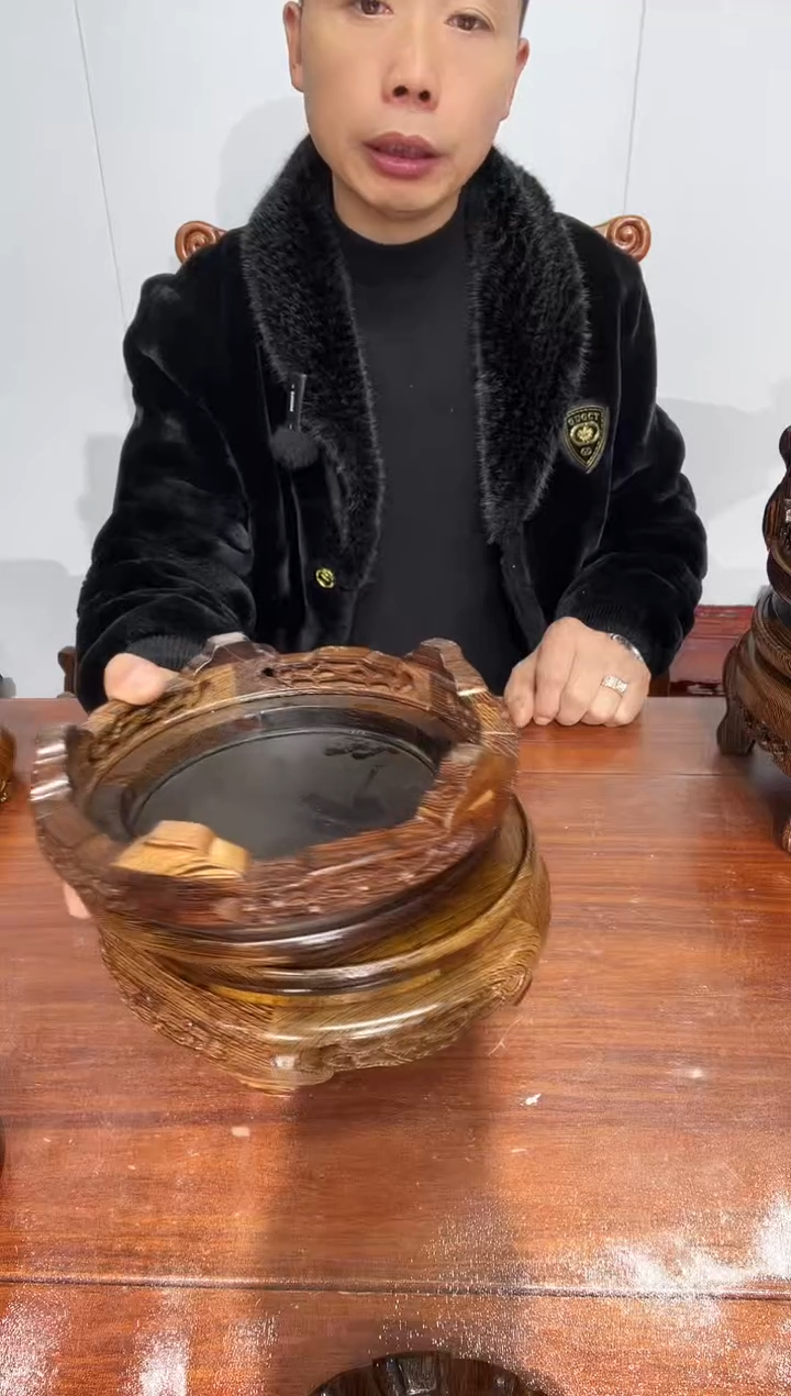 木一****c瑕疵处理鸡翅木19.5*22.5*6两个