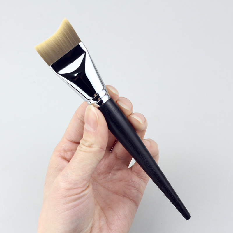 乌木K99粉底刷大号薄扁头无痕刀锋月牙形遮瑕刷粉底液沧州化妆刷
