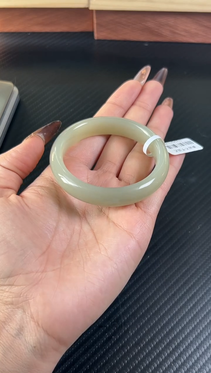 未镶嵌手镯和田玉且末近矿微色差53+sm 