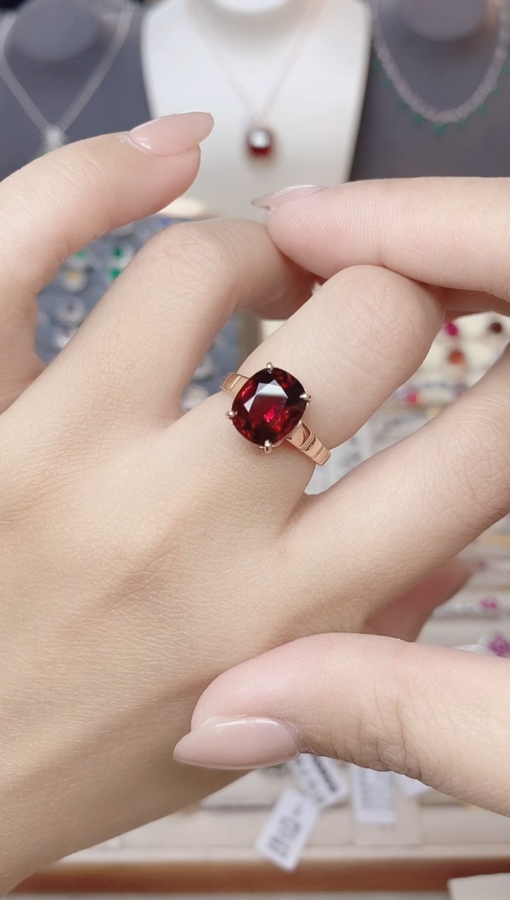 18K金镶嵌戒指红色碧玺-4ct鸽血红色