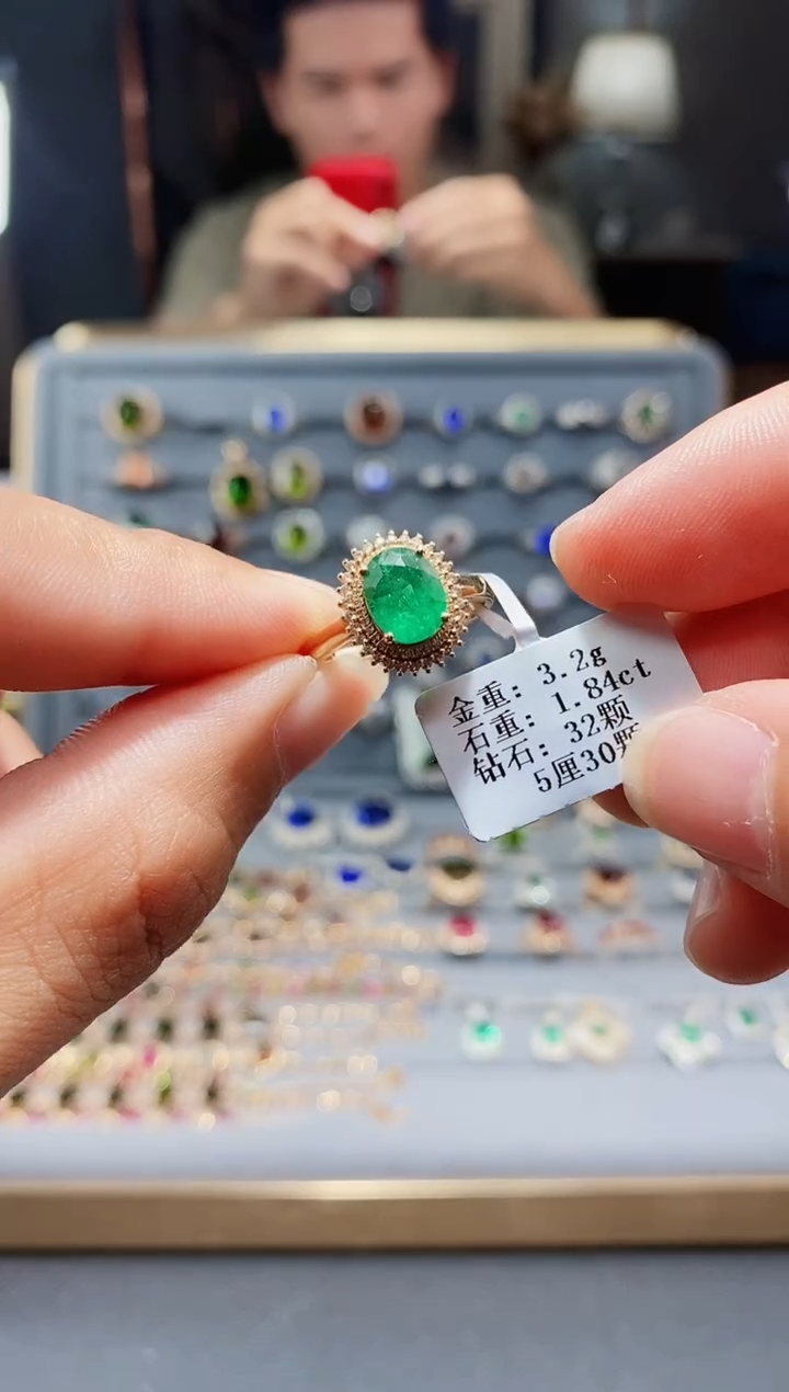 【闪购商品】祖母绿戒指18K金镶嵌1.84.