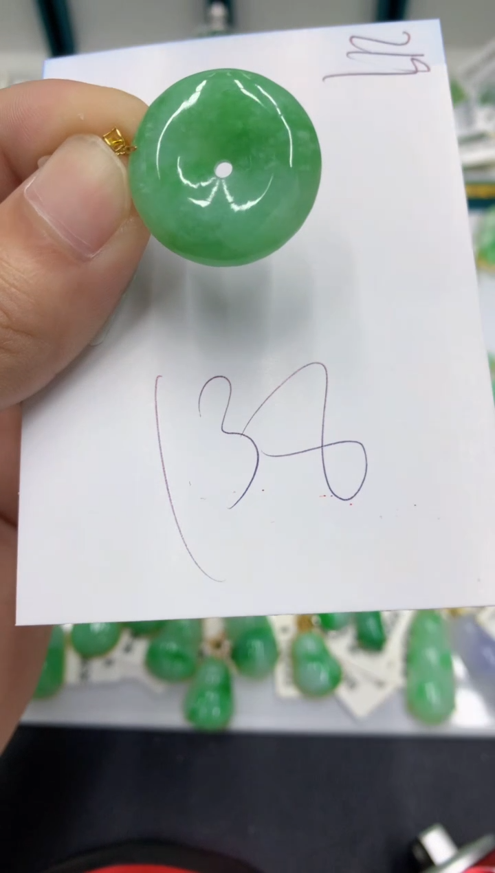【闪购商品】翡翠颈饰18K金镶嵌翡翠
