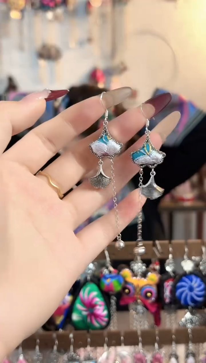 织绣彩云南阁非遗老绣饰品022