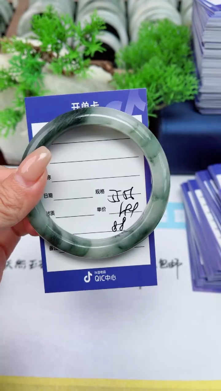 【闪购商品】石英质玉手镯未镶嵌88