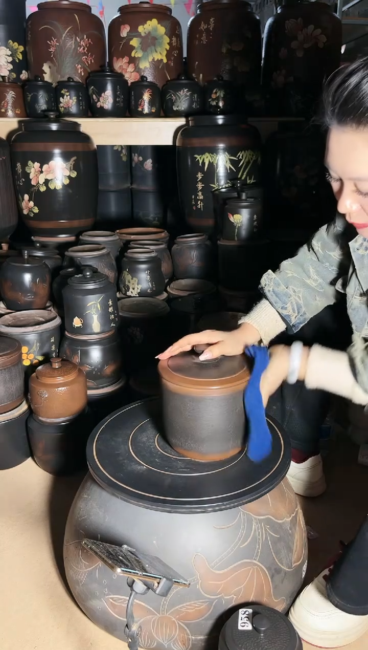 【闪购商品】壶瑕疵茶叶罐小五饼皮革变形  956