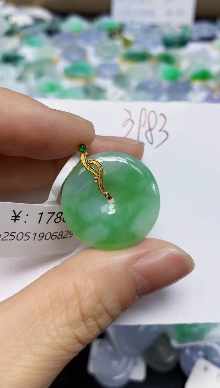 翡翠18K金镶嵌颈饰天然缅甸翡翠A货