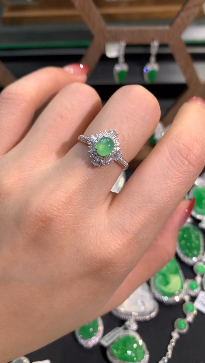 【闪购商品】翡翠吊坠(不含链)18K金镶嵌戒指