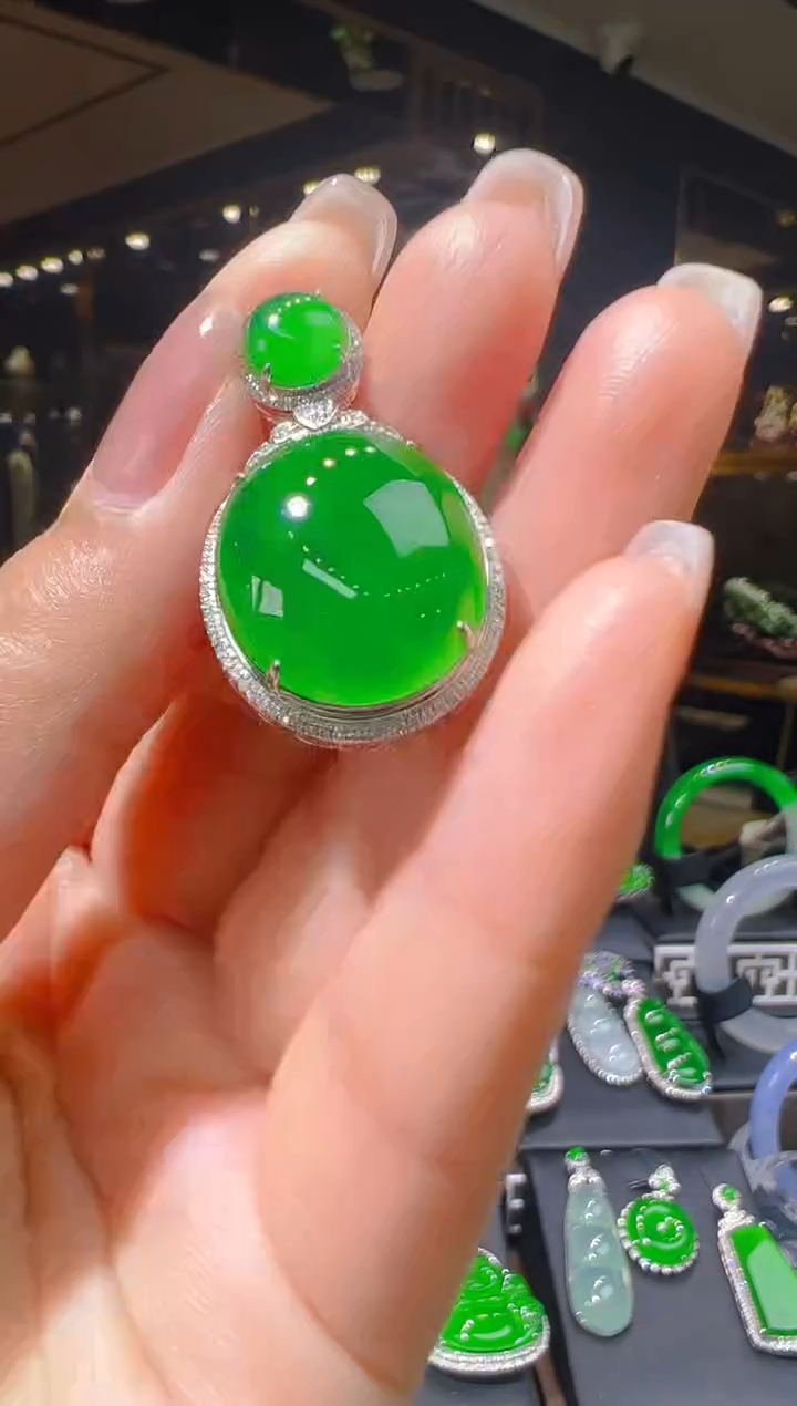 【闪购商品】翡翠吊坠(赠链)18K金镶嵌095      