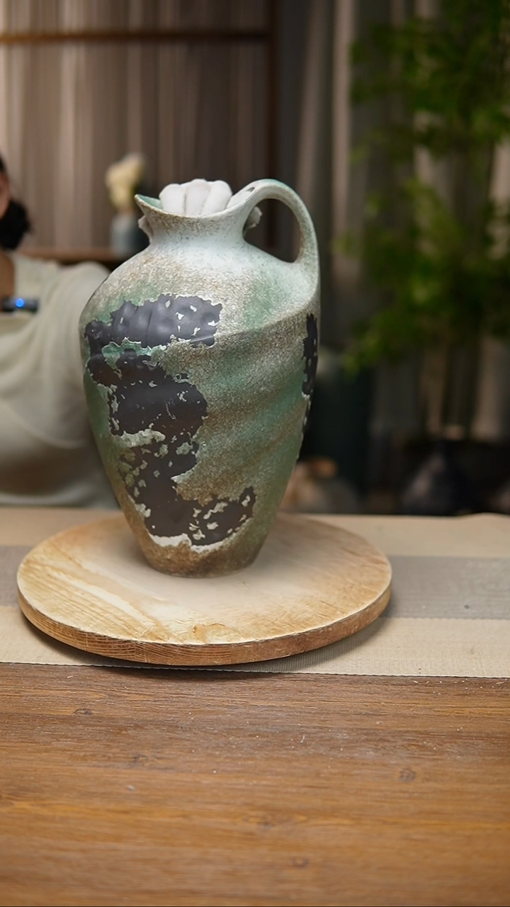 【闪购商品】陶瓷花器诧寂复古绿奶壶