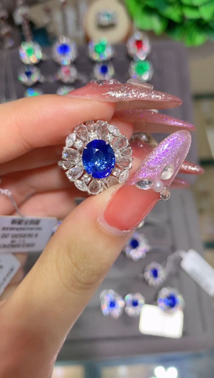 戒指蓝宝石18K金镶嵌3.1ct