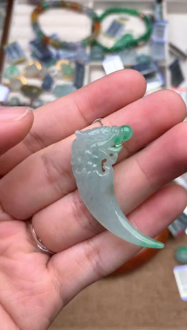 未镶嵌挂件翡翠1