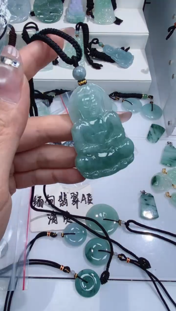 颈饰未镶嵌翡翠吊坠