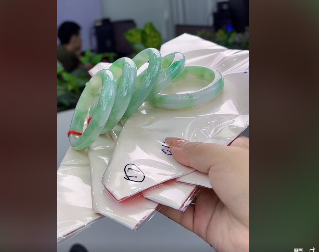 【大李珠宝】翡翠手镯多样性发其一LPP---w017