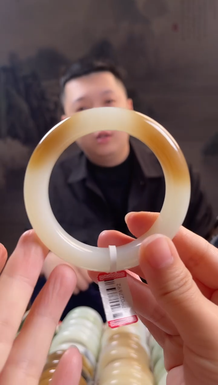 未镶嵌手镯和田玉56+圈口7692