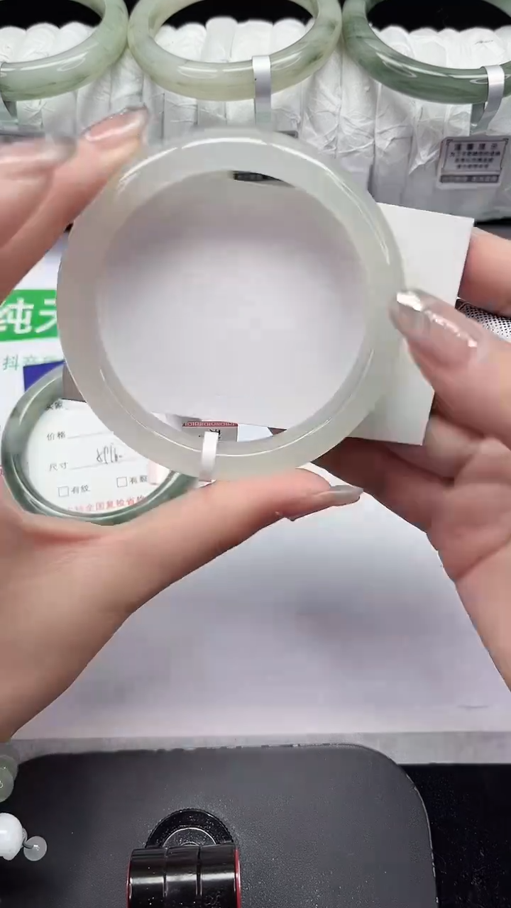 未镶嵌手镯石英质玉18-60/61