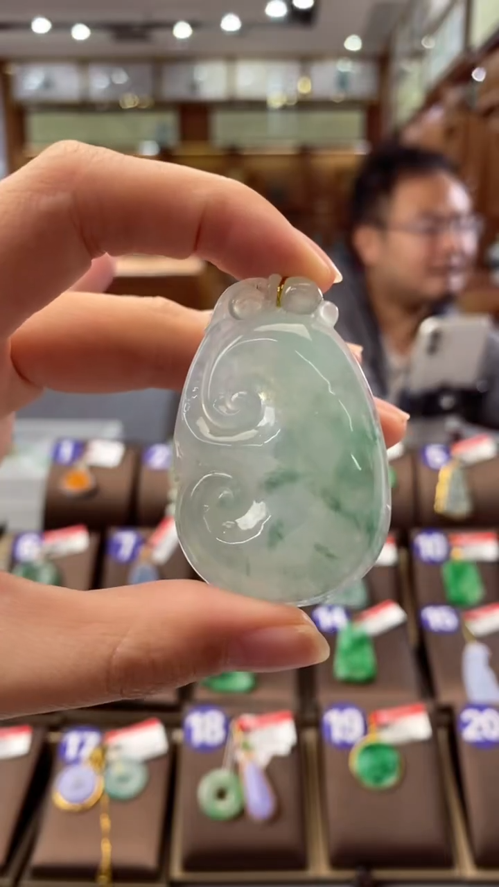 【闪购商品】翡翠颈饰未镶嵌如意