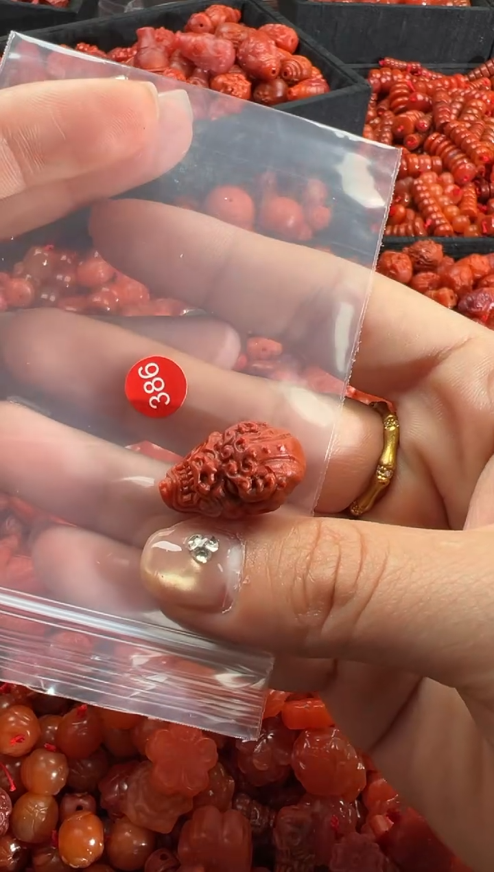 【闪购商品】南红玛瑙未镶嵌颈饰1