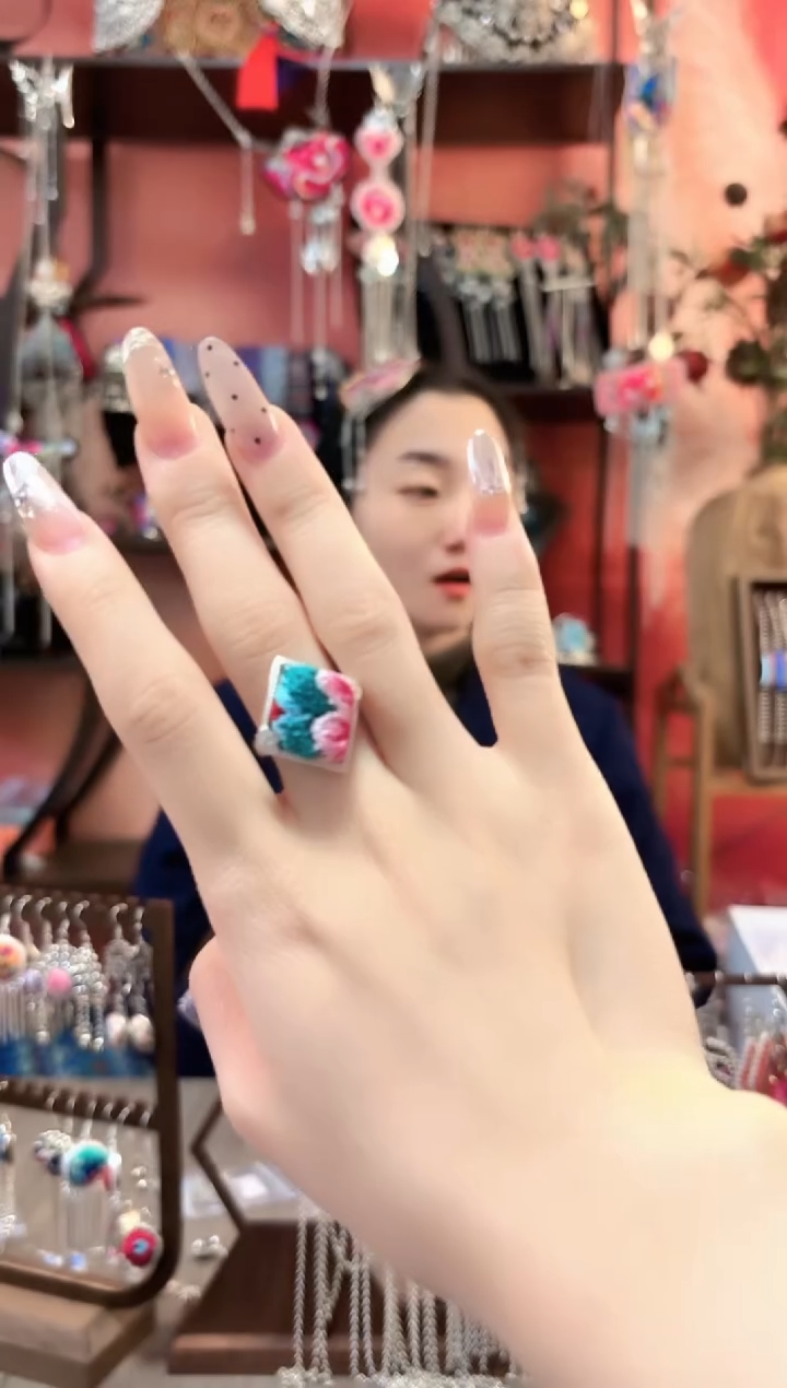 织绣云织谣民族风精美饰品 383