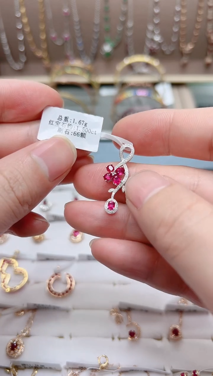【闪购商品】红宝石吊坠18K金镶嵌.