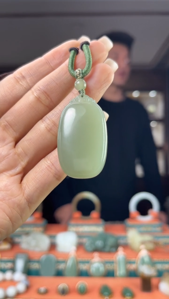 颈饰未镶嵌和田玉佩佩