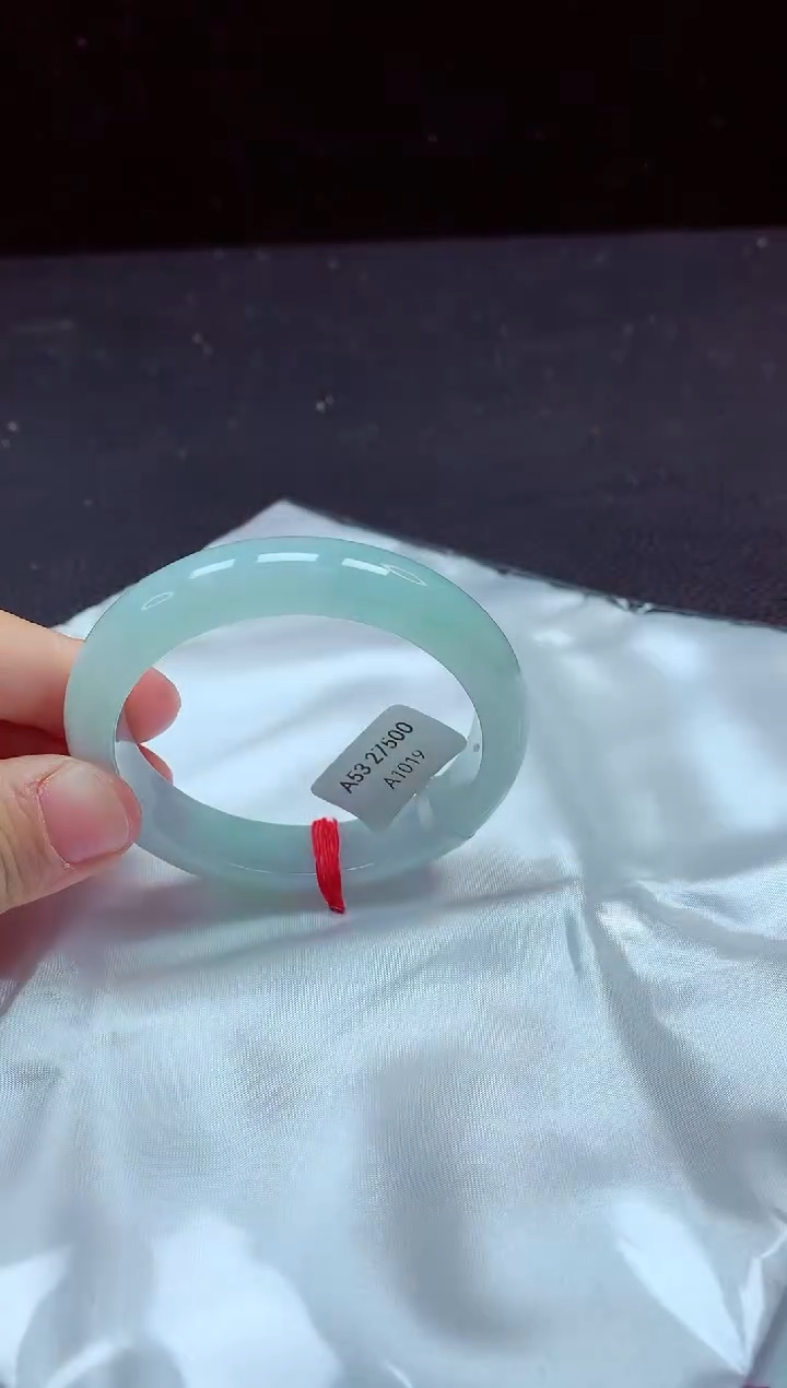 【闪购商品】翡翠手镯未镶嵌镯子53+