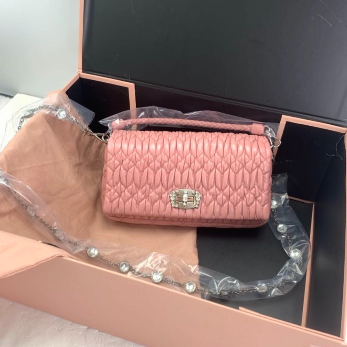 95新 MIU MIU/缪缪 【诗诗】 缪缪 宝石链条包小号褶皱款 粉色