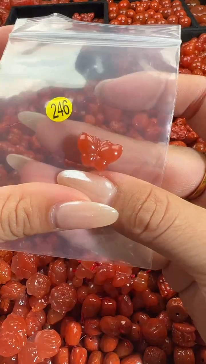 颈饰未镶嵌南红玛瑙1
