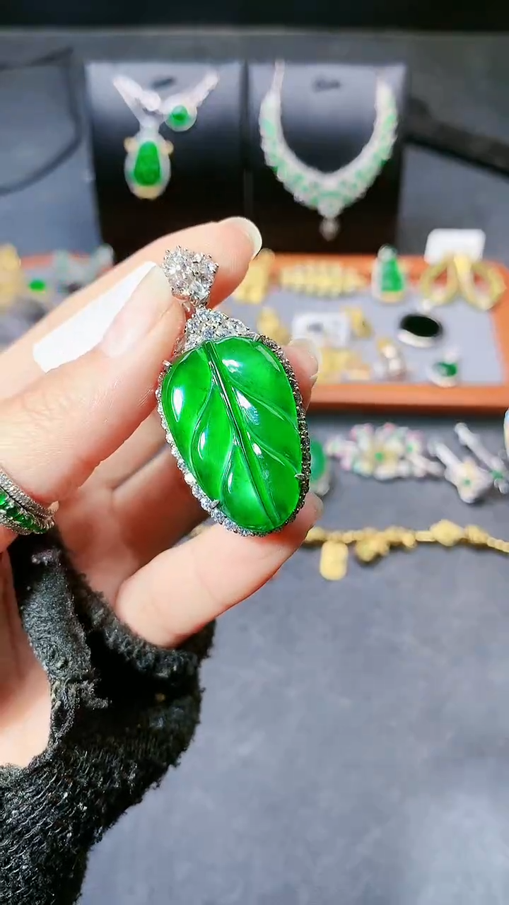 【闪购商品】翡翠吊坠(赠链)银S925镶嵌吊坠