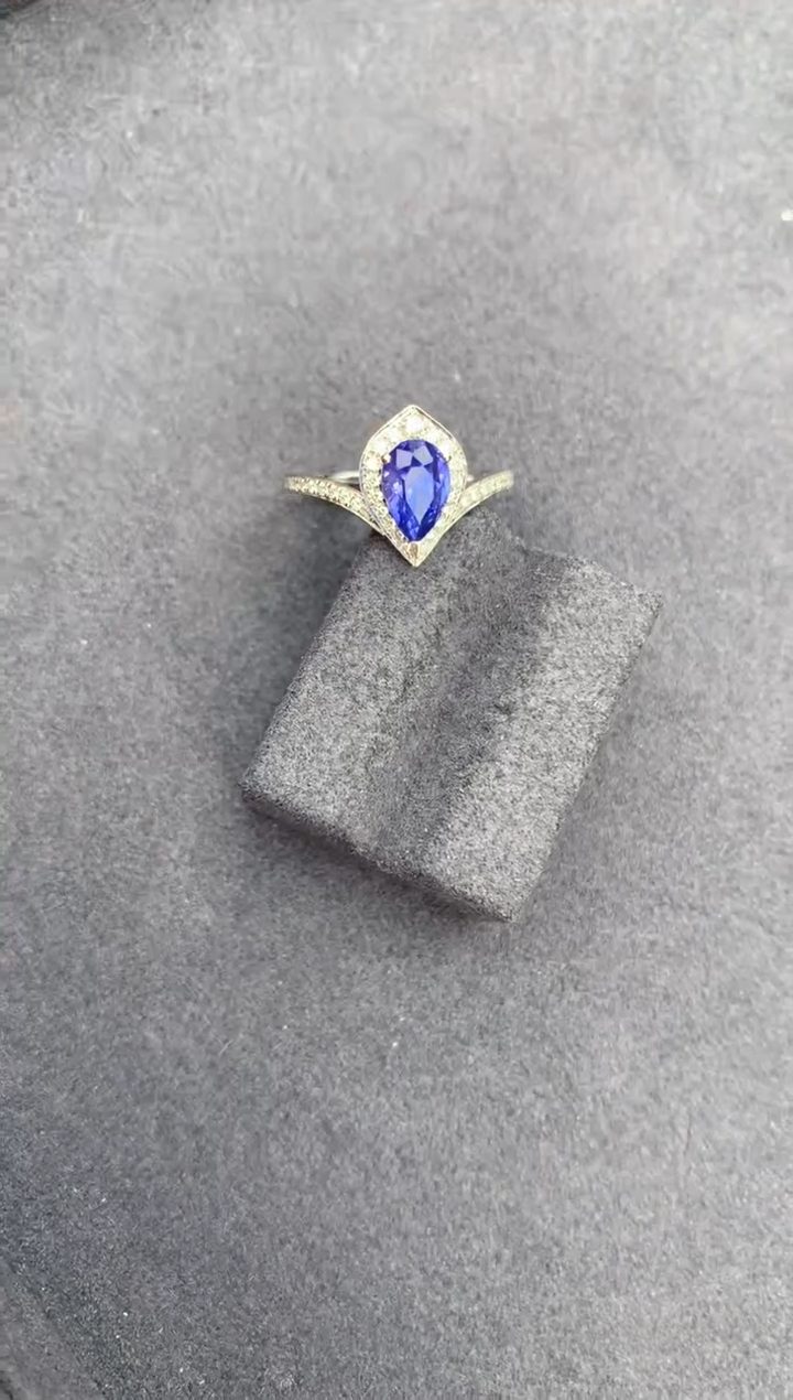 【闪购商品】彩色蓝宝石戒指18K金镶嵌1.5ct无烧紫蓝宝戒指