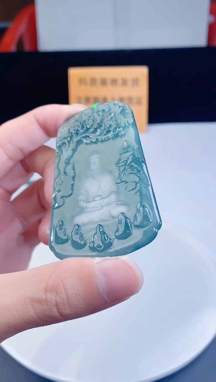颈饰未镶嵌翡翠    