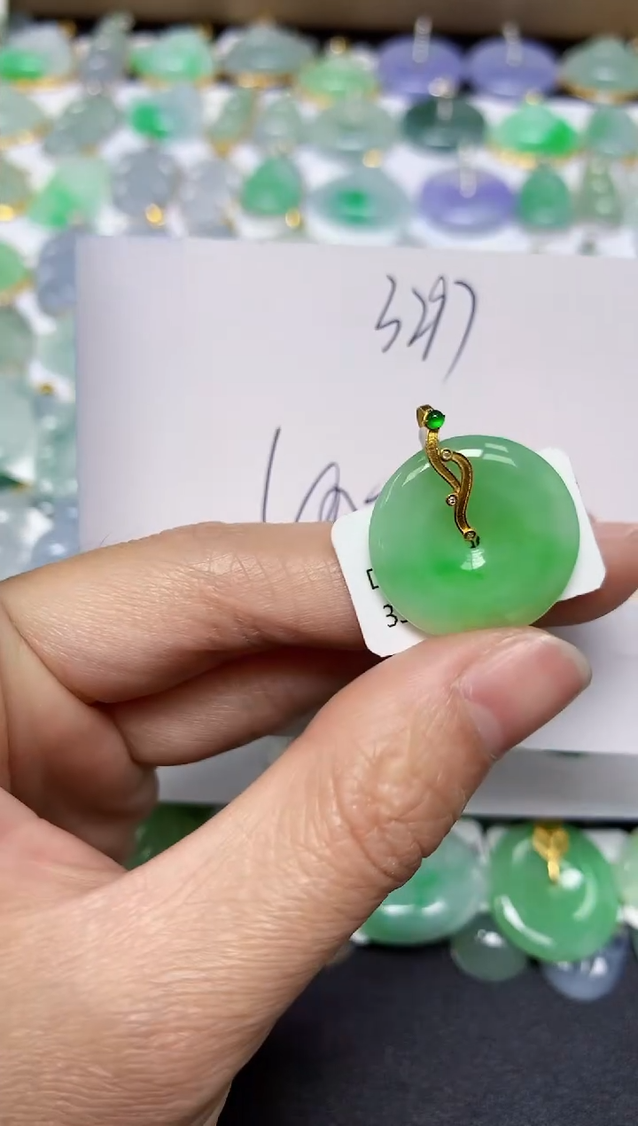 翡翠18K金镶嵌颈饰 天然翡翠A货
