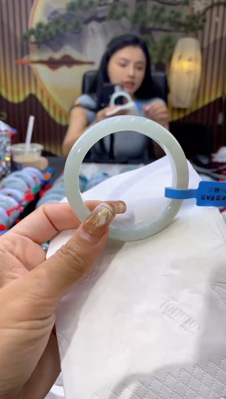 翡翠手镯未镶嵌多人04876