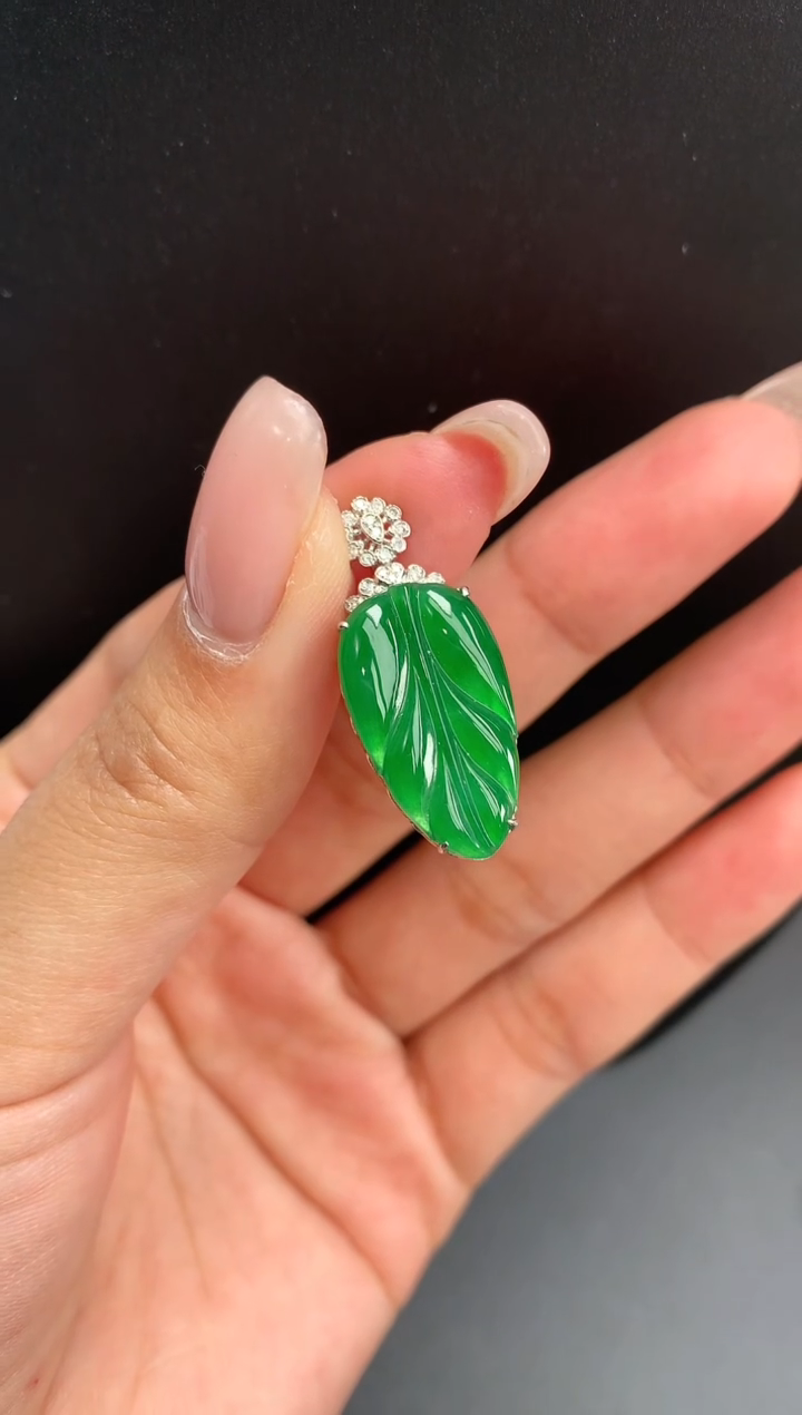 【闪购商品】翡翠颈饰18K金镶嵌叶子吊坠1540