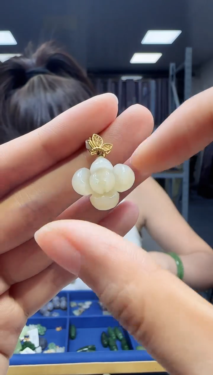 和田玉18K金镶嵌挂件1