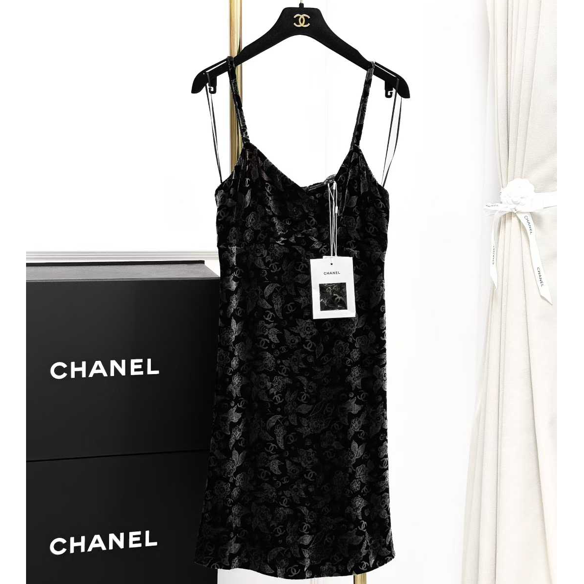 99新 Chanel/香奈儿 36码24B黑色丝绒印花logo吊带连衣裙