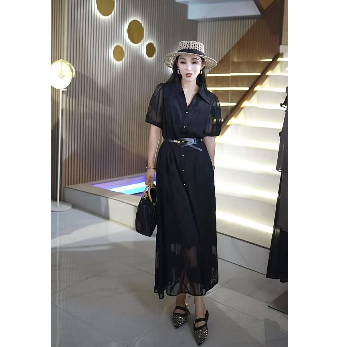 时尚气质百搭显瘦收腰版烧花镂空衬衫领一排扣连衣裙YF68540