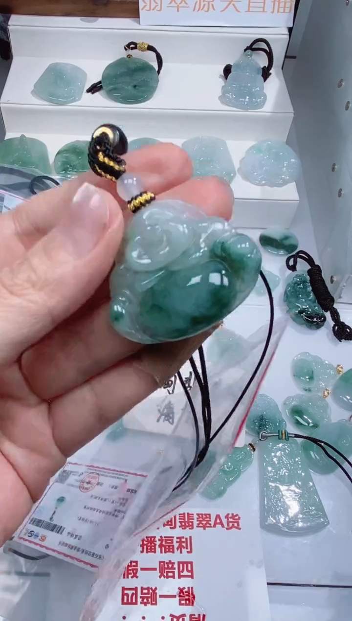 颈饰未镶嵌翡翠吊坠