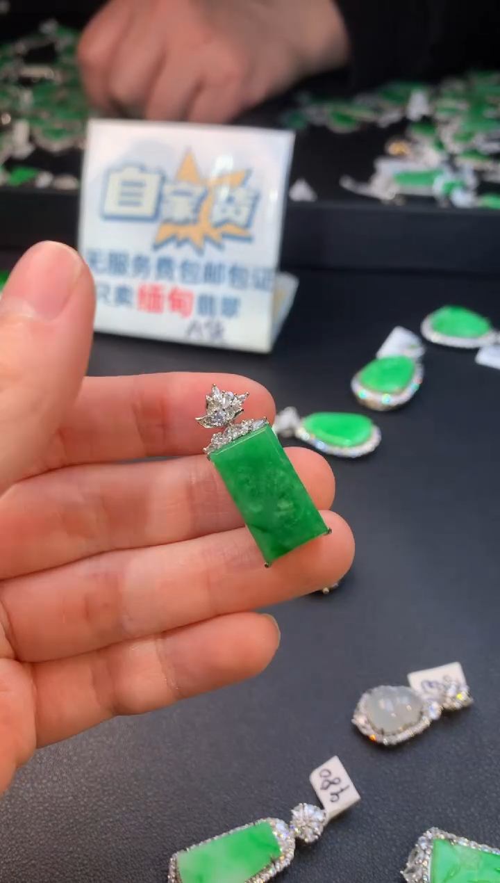 【闪购商品】翡翠颈饰银S925镶嵌翡翠