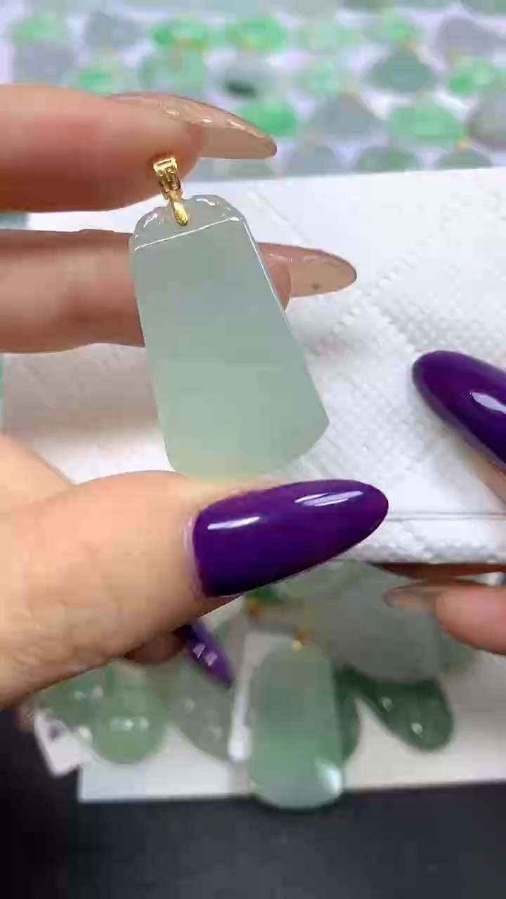 颈饰未镶嵌翡翠 